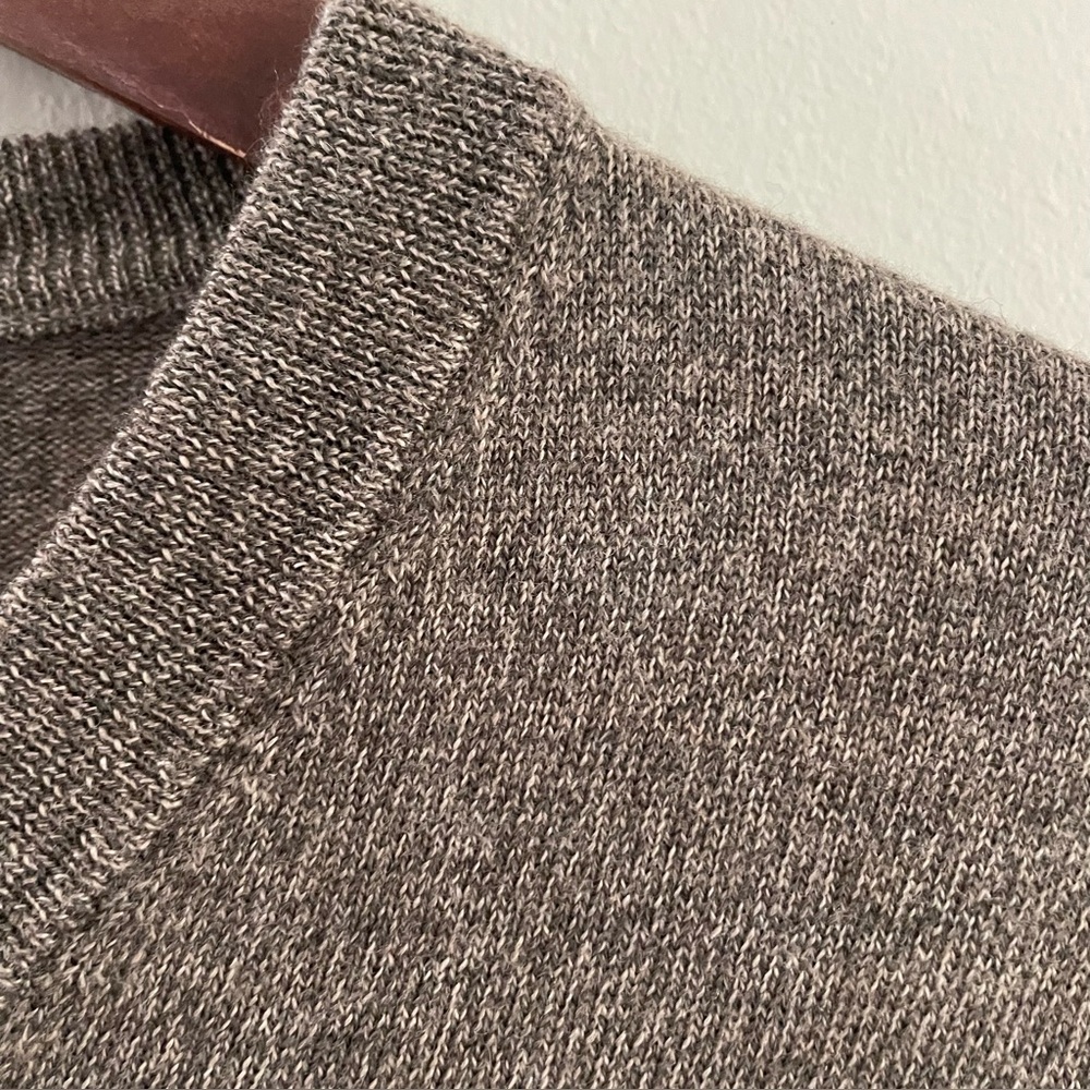 100% Extra Fine Merino Wool Knit Sweater V-Neck Gray Brown Turnbury, L - Picture 6 of 16
